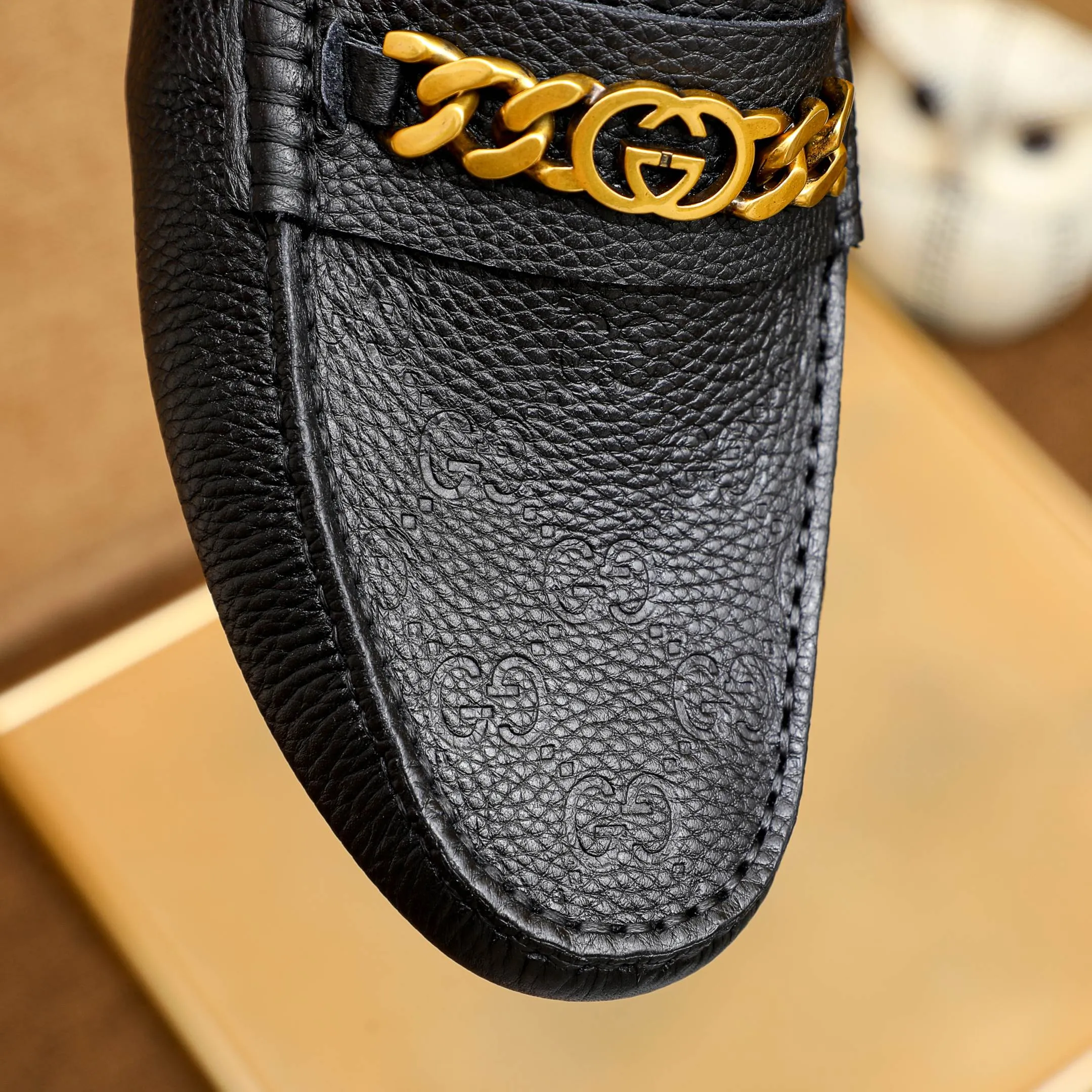Factory price 380🕷🕷[GUCCI] Gucci's new men's fashion casual slip-on shoes🇨🇳Official website original 1:1 mold opening💯The first layer is made of Italian cowhide🎋🐷Leather lining, original quality, fine workmanship☘Rubber wear-resistant and non-slip outsole, comfortable to wear🌴High-end atmosphere, versatile style, worth owning🍉 Black optional! Code number 38-44 (45.46.47. Can be customized)